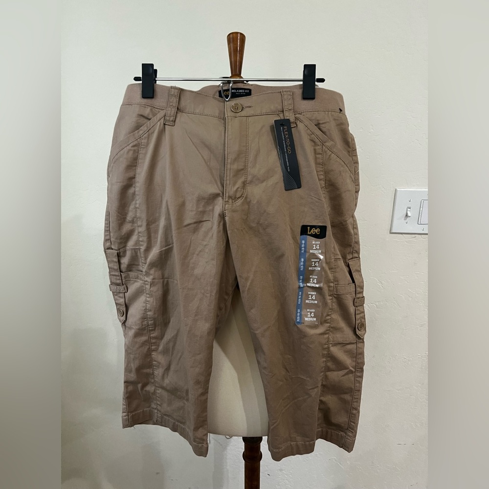 NWT Lee Stretch Capri’s size 14